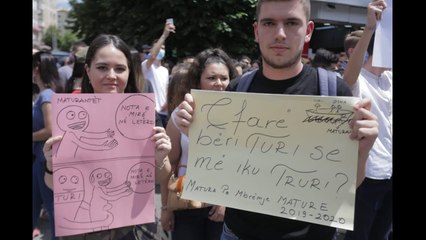 LIVE/ Maturantët në protestë tek Ministria e Arsimit