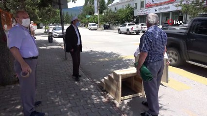 Bolu’da, Cuma namazı için trafiğe açık yol kapatıldı