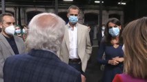 Los reyes rinden homenaje a Pau Donés y Rosa María Sardá durante su visita a Matadero