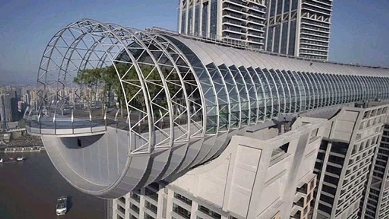 Le "gratte-ciel horizontal" chinois ouvre un pont d'observation à fond de verre, à près de 250 m du sol