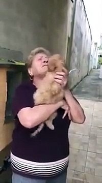 Elle offre à sa maman un chiot et c’est le plus beau jour de sa vie