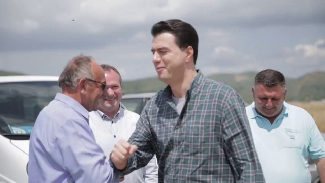 “Pandemia e ka thelluar krizën”/ Basha me fermerët në Berat: Qeveria i braktisi në ditë të vështira