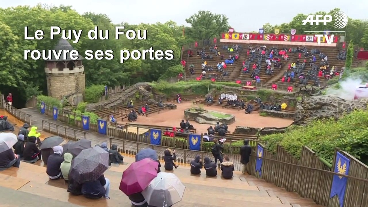 Au Puy du Fou, les chevaliers de retour... en gardant leurs distances!