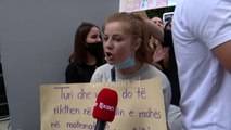 Maturantet ne proteste per provimin e Gjuhe-Letersise | Lajme - News