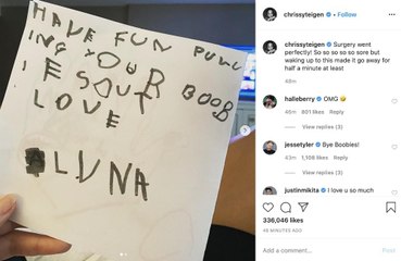 Chrissy Teigen ha ridotto il seno: rimosse le protesi mammarie