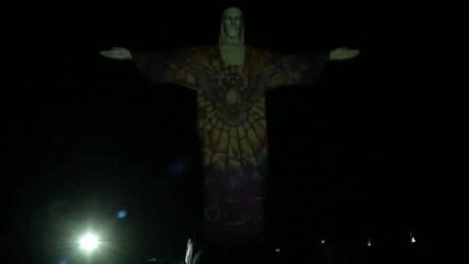 El Cristo Redentor se ilumina con alfombras florales para celebrar el Corpus Christi