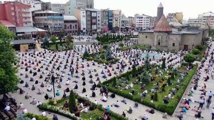 Doğu Anadolu'da cuma namazı salgın sonrası üçüncü kez kılındı - ERZURUM