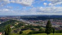Vista de Bilbao y la ría desde el monte Arraiz