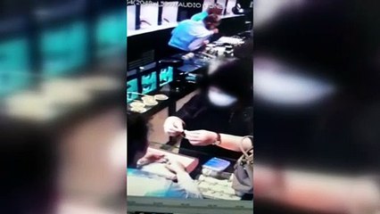 Kuyumcudan bilezik çalınması güvenlik kamerasına yansıdı - NİĞDE