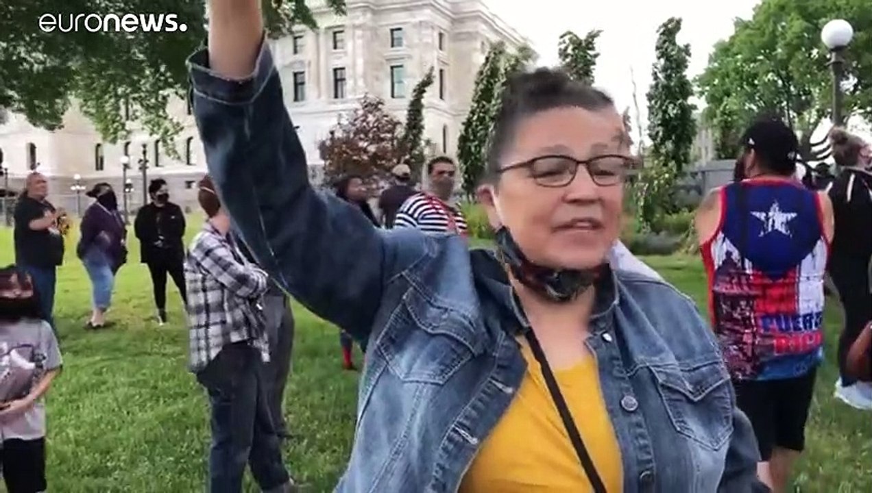 Antirassismus-Demonstranten beschädigen mehrere Columbus-Statuen in den USA