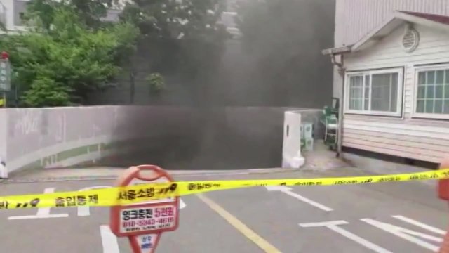 아파트 지하주차장에서 SUV 화재...주민 백여 명 대피 / YTN