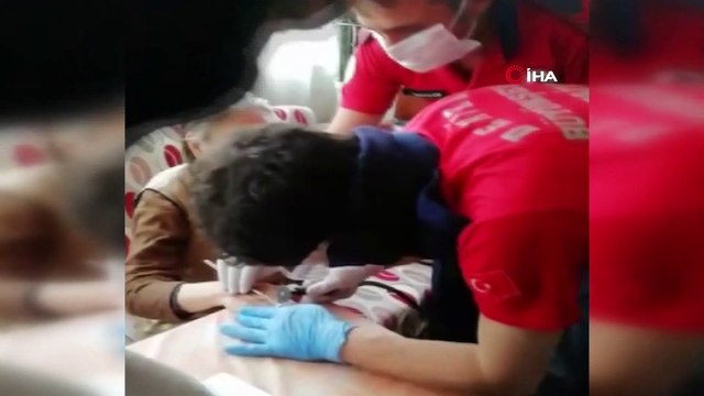 Yaşlı kadının parmağına sıkışan yüzüğü itfaiye ekipleri çıkardı