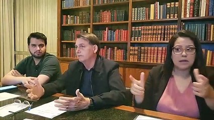 Bolsonaro pede que brasileiros filmem dentro de hospitais