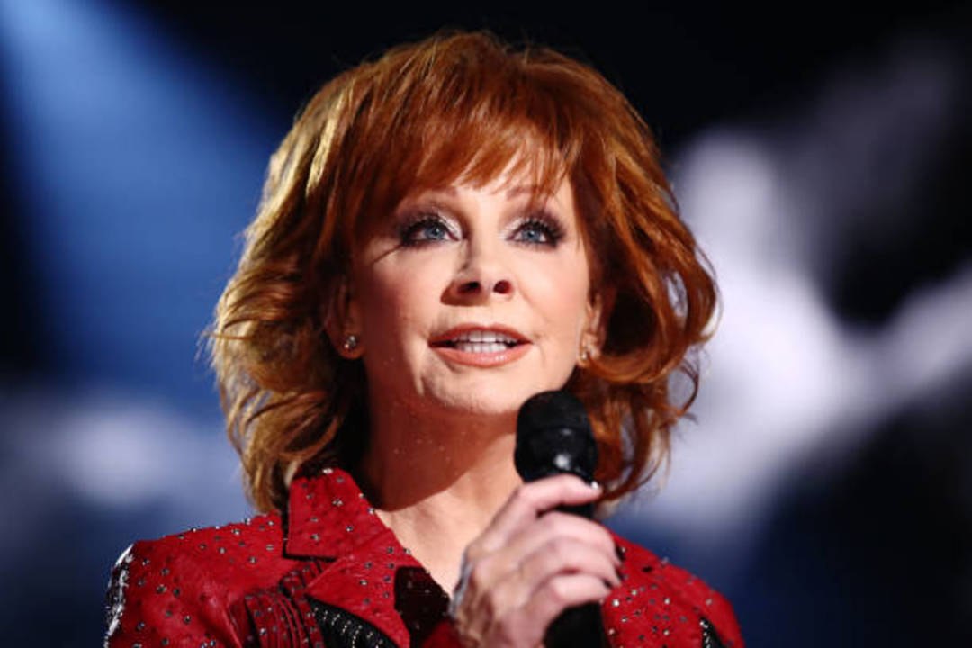Reba McEntire Surprises Hospitalized Fan with FaceTime Call