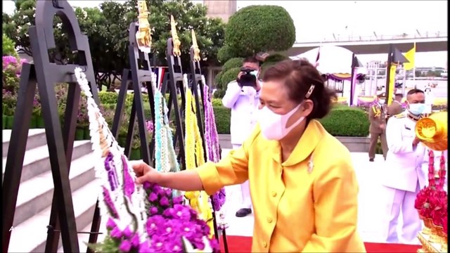 กรมสมเด็จพระเทพฯ เสด็จพระราชดำเนินแทนพระองค์ไปทรงวางพวงมาลา เนื่องในวันคล้ายวันสว_รรคต รัชกาลที่ 8