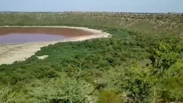 Lonar lake water in Maharashtra turns pink,leaves nature lovers baffled Visit Maharashtra’s mysterious Lonar Crater Lake! Must-know interesting facts at a glance,Lonar lake buldhana,India।। गुलाबी हो गया लोनार झील का पानी, कारण पता लगाने में जुटा वन विभाग