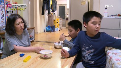 쌍둥이 형제와 가까이하기 어려운 엄마