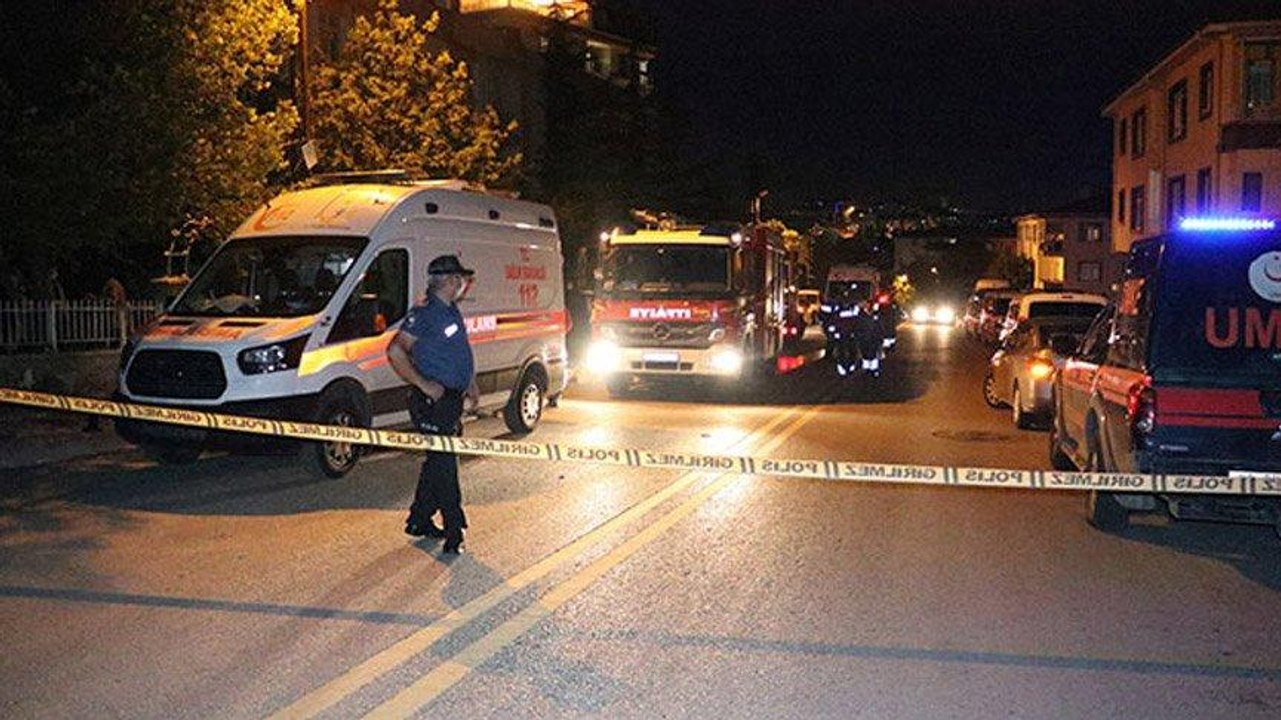 Eşi ve kızları evi terk edince alkol alıp evi ateşe verdi