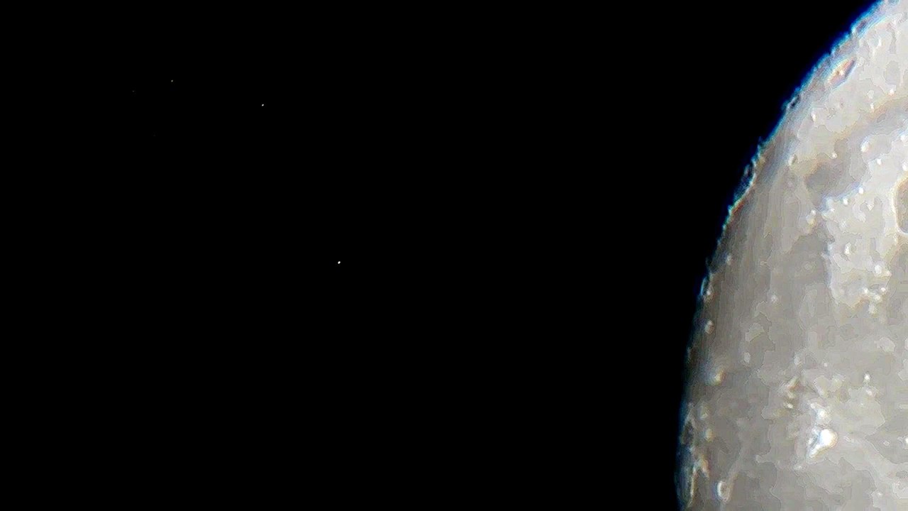 Decenas de ovnis saliendo de base en la luna