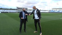Así fue el saludo con el codo entre Zidane y Florentino Pérez durante el entrenamiento de este viernes