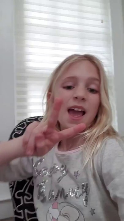 Sophia Brincando com Slime
