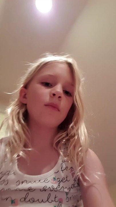 Sophia e Isabella Brincando a Noite