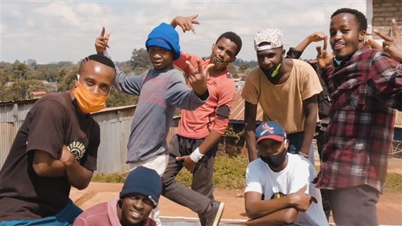Die b-boys stärken die jugend nairobis durch breakdance