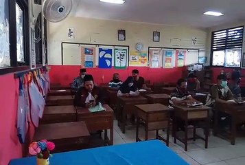 Pembagian Bantuan Langsung Tunai di Kelurahan Kenangan, Cipondoh