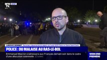 Des policiers se sont rassemblés devant la préfecture de Seine-Saint-Denis vendredi soir pour jeter leurs menottes au sol