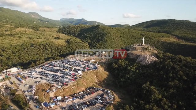 Dita e 'Shna Ndout'/Besimtarët kalojnë natën pranë Kishës Shna Ndout, COVID ul numrin e pelegrinëve