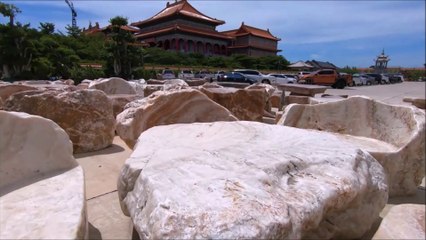 Wat Borom Racha Kanjanapisek Anusorn Temple in Thailand