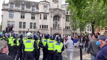 Aşırı sağcı grupların gösterisinde gerginlik (2) - LONDRA