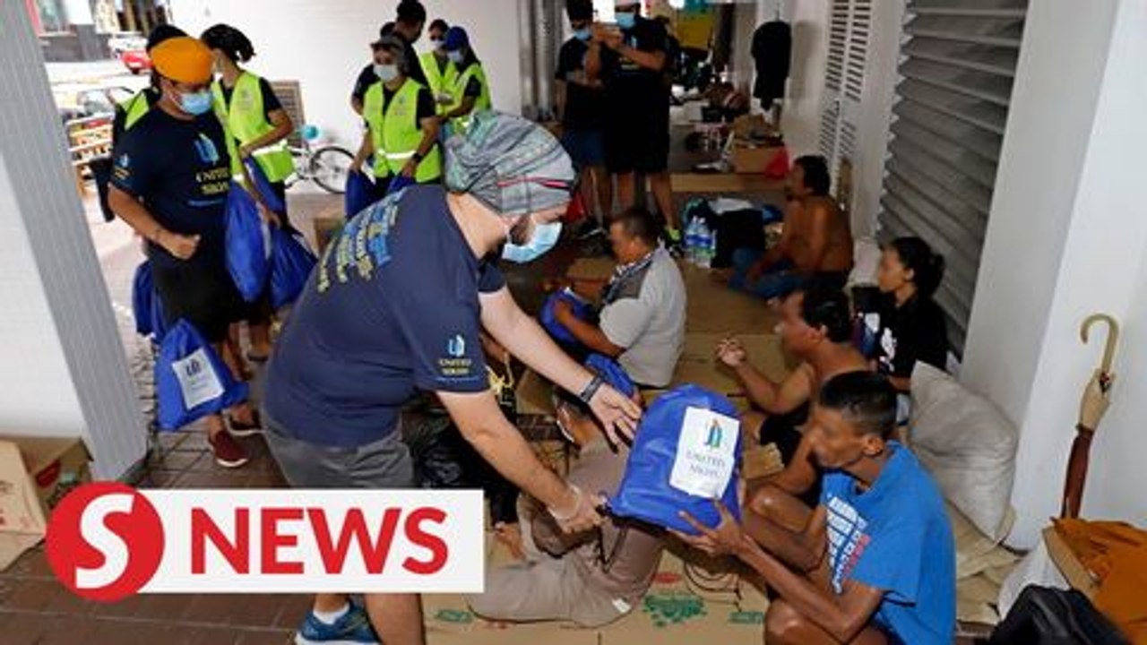 Sikh NGO distributes care packs to homeless in Penang