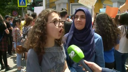 Top News -  ‘Teza ishte absurde’ maturantët vijojnë protestën
