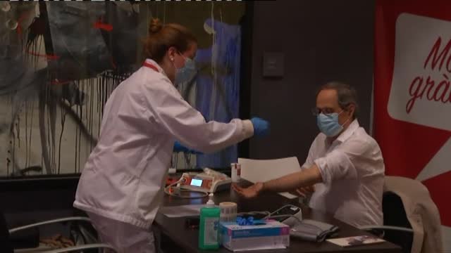 Torra participa en la campaña de donación de sangre en el Palau