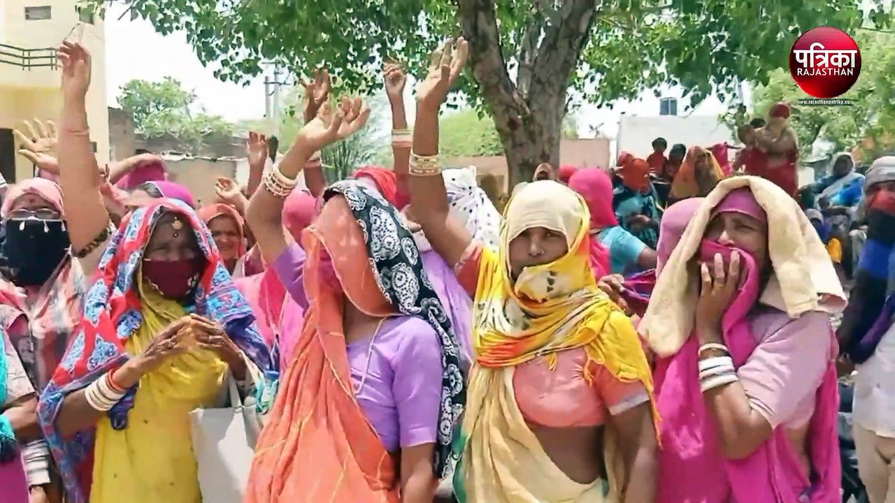 मनरेगा श्रमिकों ने किया प्रदर्शन, महिलाएं बोली : समस्याओं का जल्द समाधान नहीं हुआ तो काम का करेंगे बहिष्कार