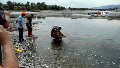 Serinlemek için girdiği ırmakta boğuldu