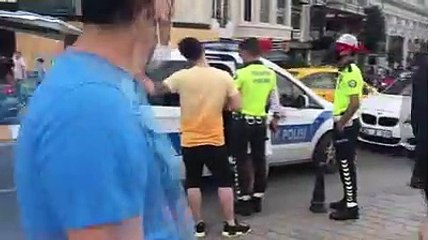 Taksim'de 'polisim' diyerek alkollü araç kullanan ıraklıya ceza