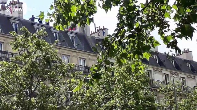 Antifa protester in Paris scales building to take down far right banner during BLM march