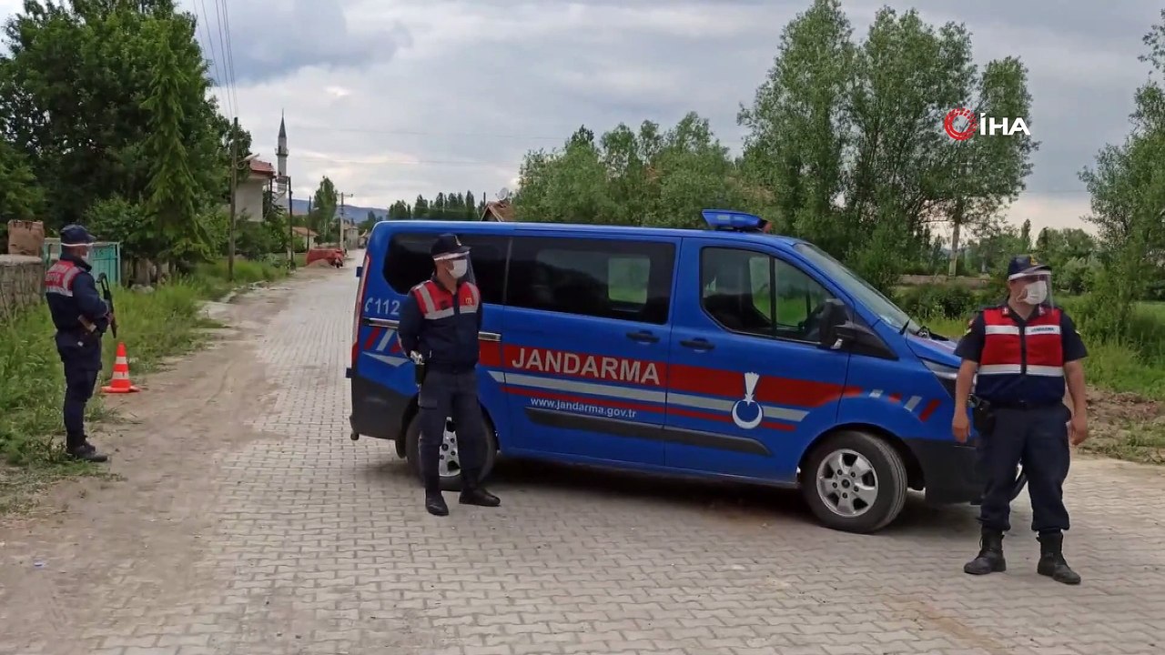 Şuhut'ta 3 bin nüfuslu köy giriş-çıkışlara kapatıldı