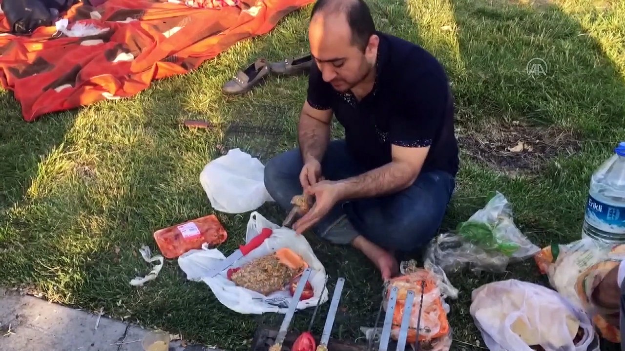 Hafta sonunu fırsata çeviren vatandaşlar sahillere koştu - İSTANBUL