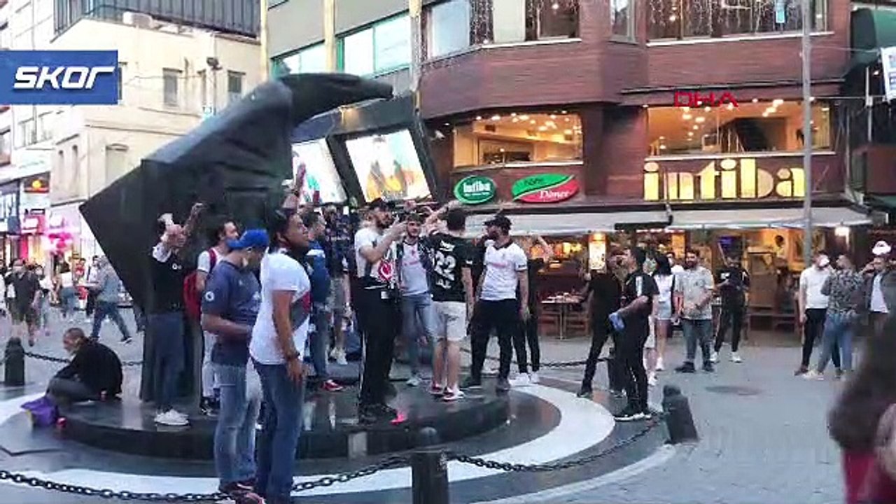Beşiktaşlı taraftarlar maç saatini bekliyor