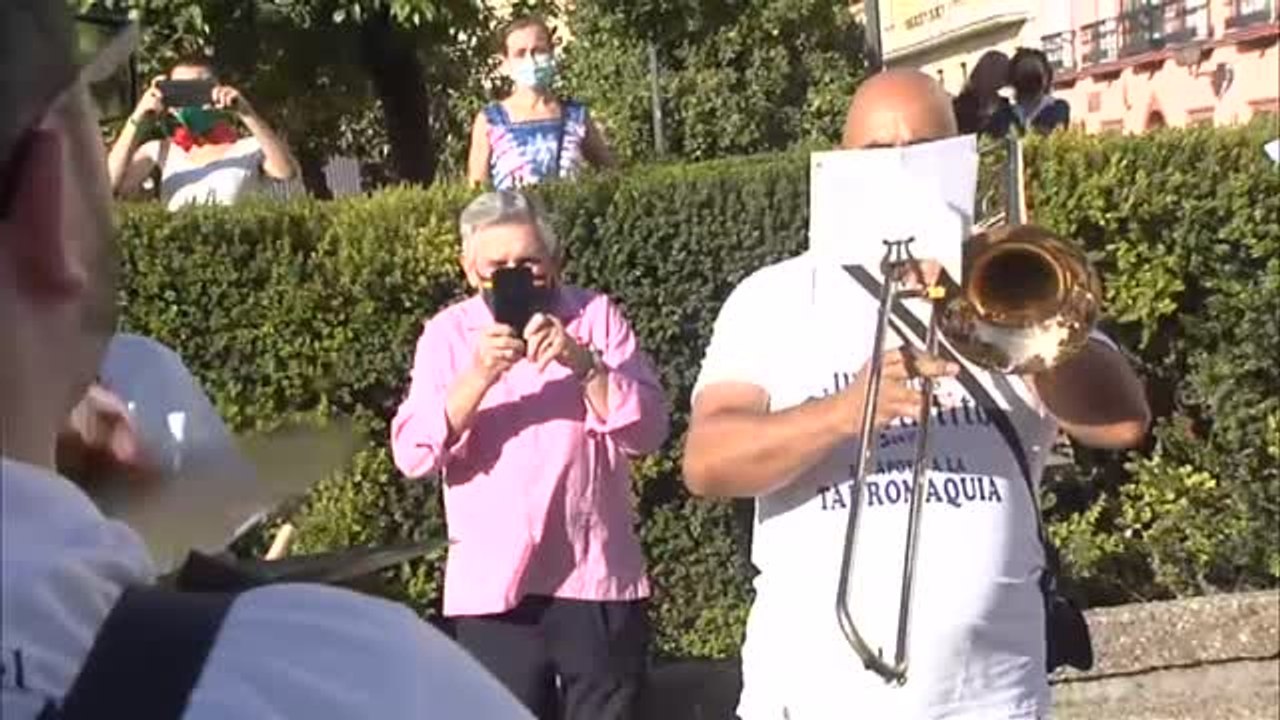 Paseo taurino en Sevilla para reivindicar la vigencia de la tauromaquia