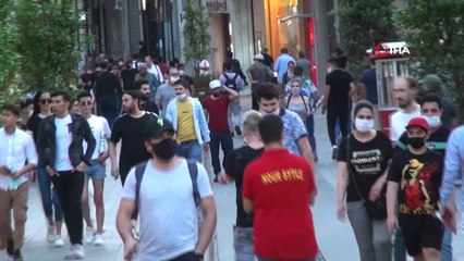 İstiklal Caddesi'nde hafta sonu yoğunluğu