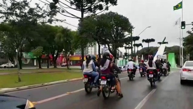 Ainda sem respostas, amigos e familiares de Amanda Amorim fazem carreata pedindo por Justiça