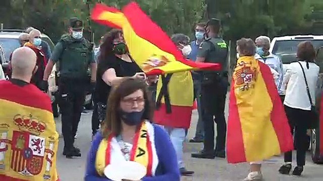 Guardia Civil vigila la puerta de la casa de Pablo Iglesias en Galapagar