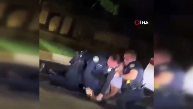 - ABD’de polis aracında uyuyan siyahi adamı vurarak öldürdü