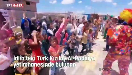 İdlibli yetimlerin bisiklet sevinci