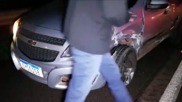 Carros se envolvem em colisão frontal na rodovia BR-277, em Cascavel