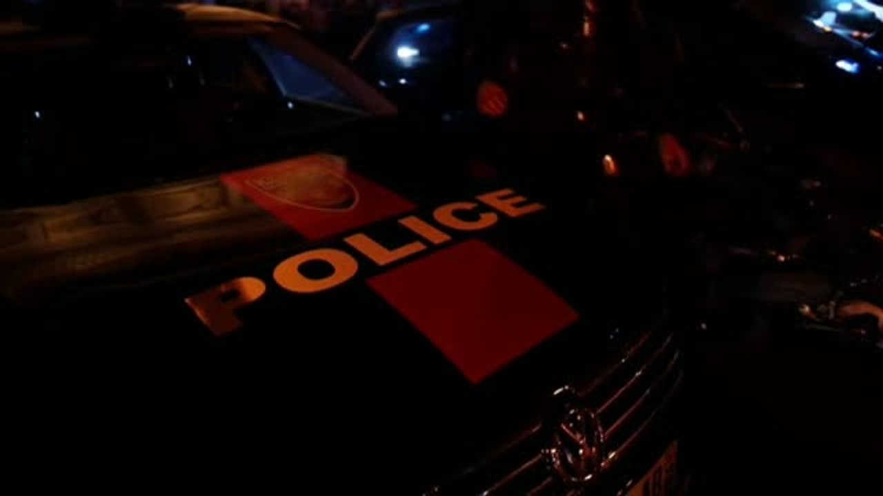 Decenas de policías protestan en París por el abandono del Gobierno de Macron